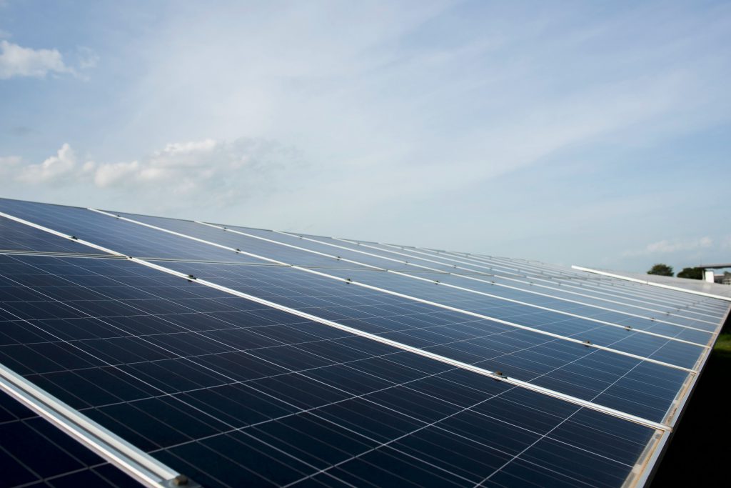 5 REASONS WHY YOU SHOULD PURCHASE ROOFTOP SOLAR SYSTEM | ROOP SOLAR